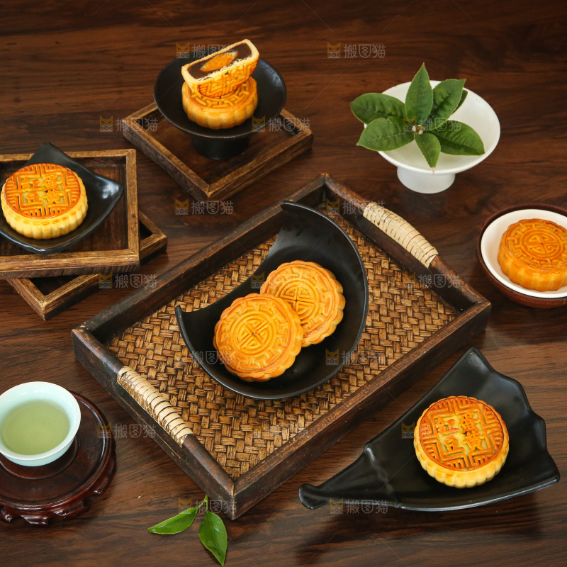 深底上的中秋月饼