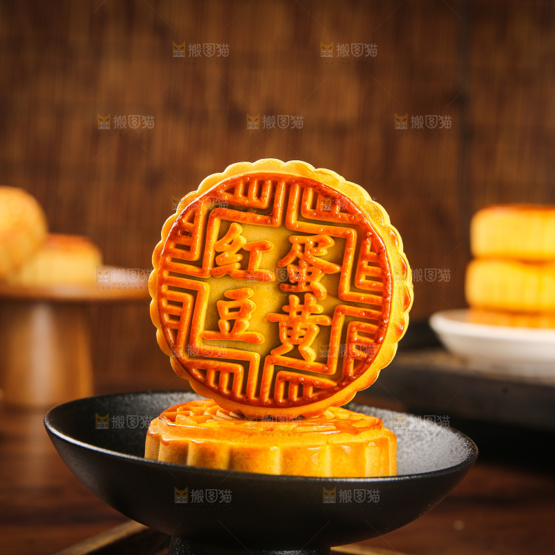 深底上的中秋月饼