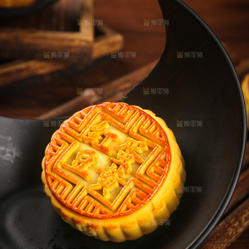 深底上的中秋月饼