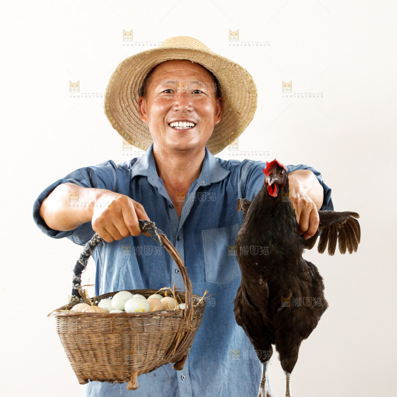 手里拿着活乌鸡
