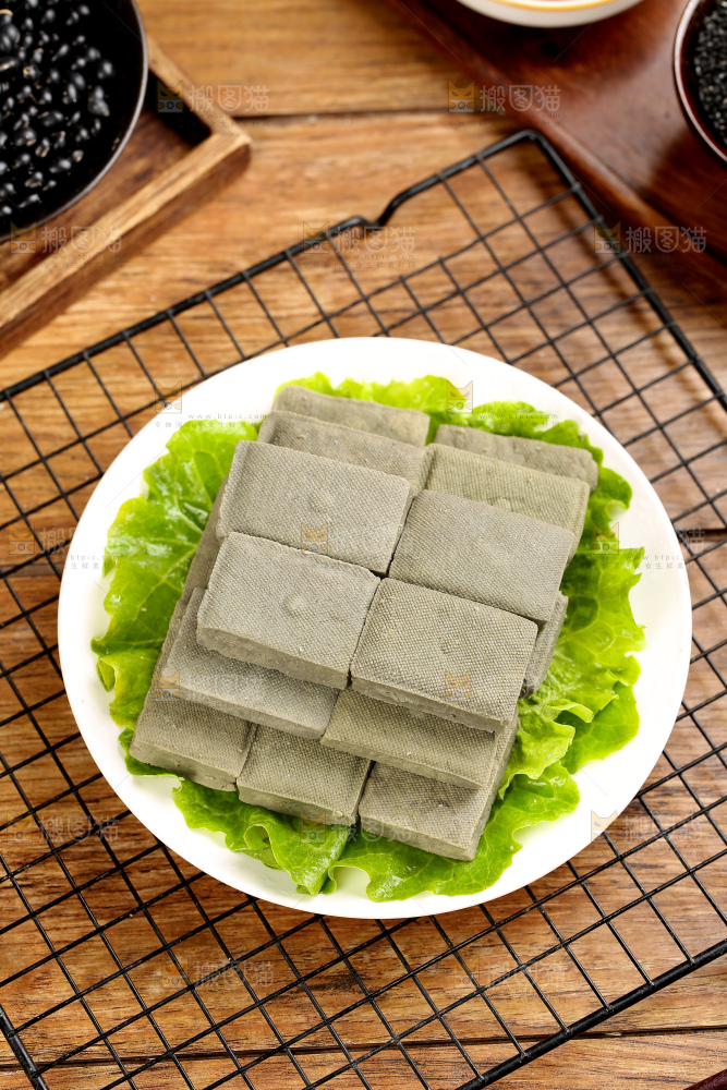 深底上的黑包浆豆腐