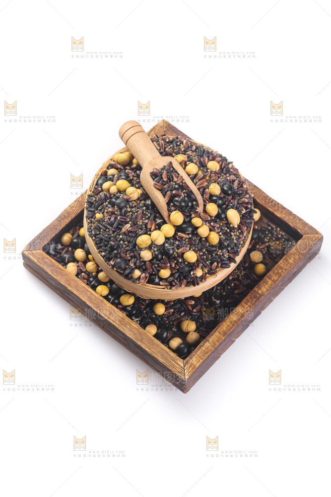 白底上的杂粮豆浆
