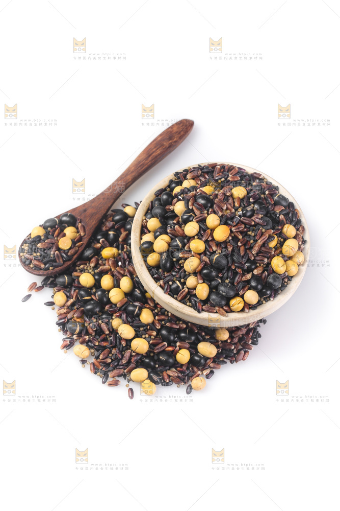 白底上的杂粮豆浆