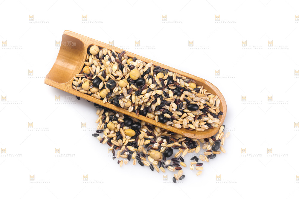 白底上的杂粮豆浆