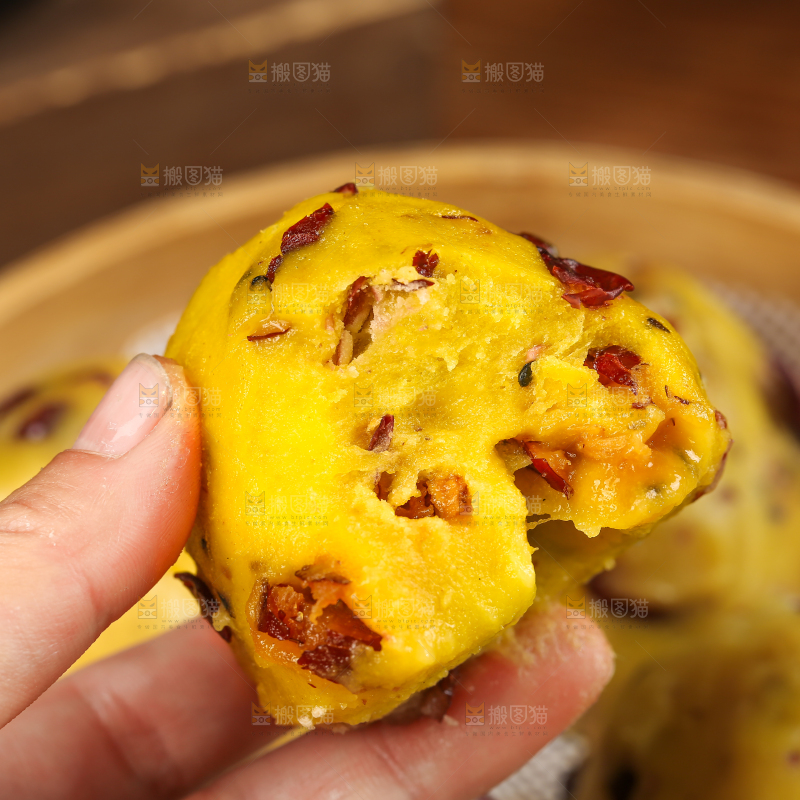 木底上的大黄米窝窝头