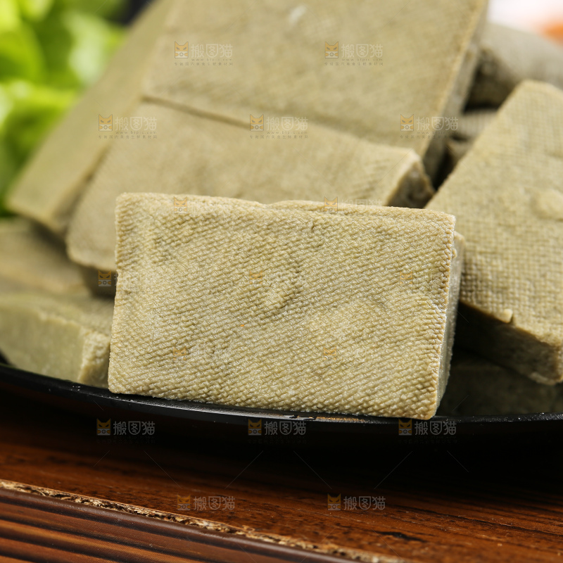 深底上的黑包浆豆腐