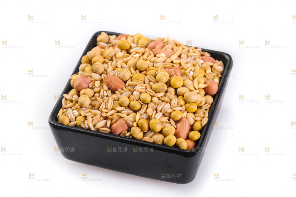 白底上的杂粮豆浆