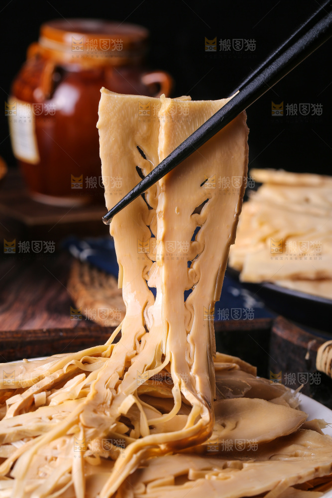 深底上的嫩笋笋尖