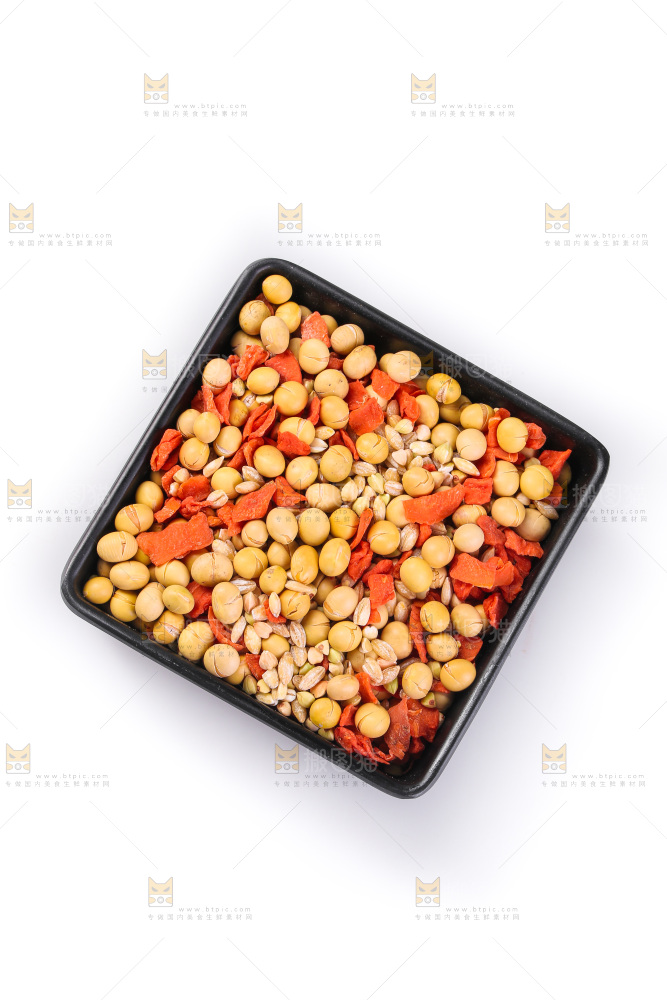 白底上的杂粮豆浆