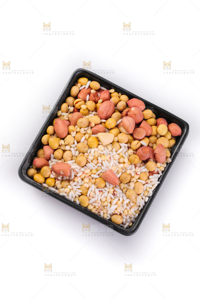 白底上的杂粮豆浆