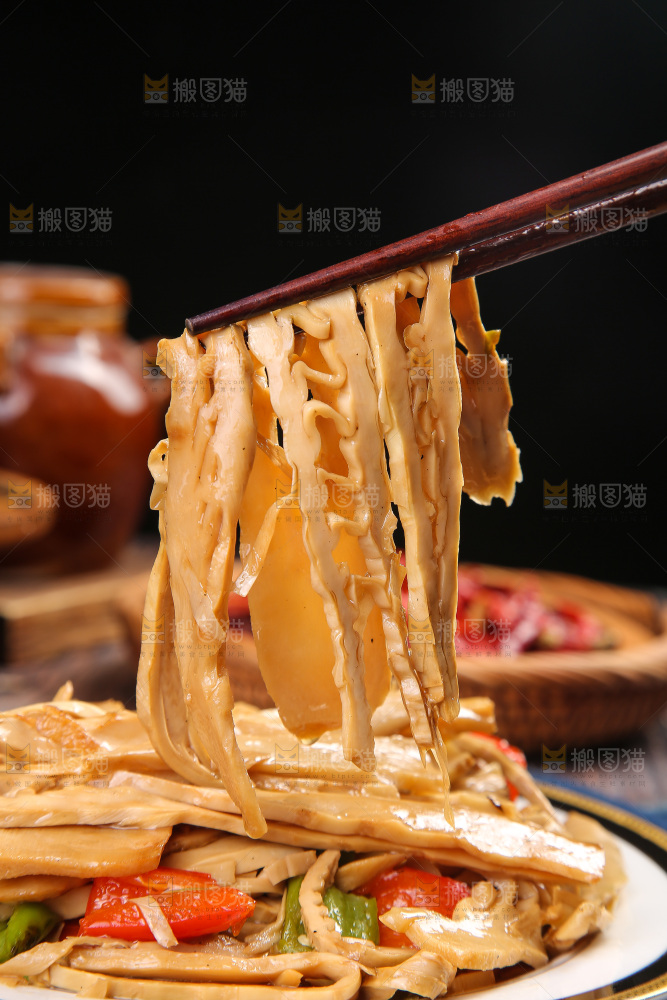深底上的嫩笋笋尖