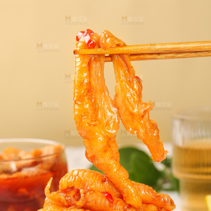 浅底上的无骨鸡爪