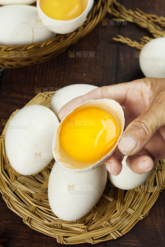 深底上的鹅蛋