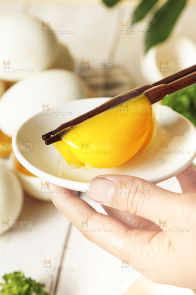 浅底上的鹅蛋