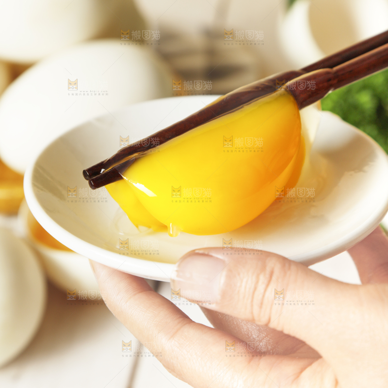 浅底上的鹅蛋