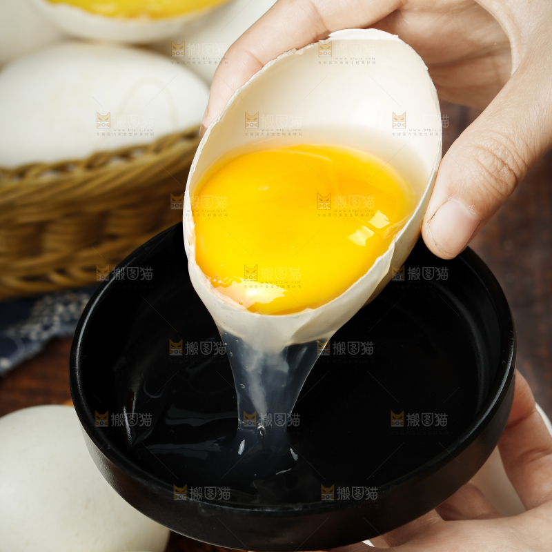 深底上的鹅蛋