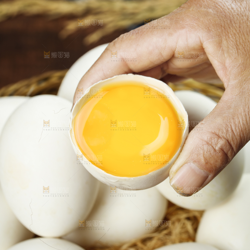 深底上的鹅蛋