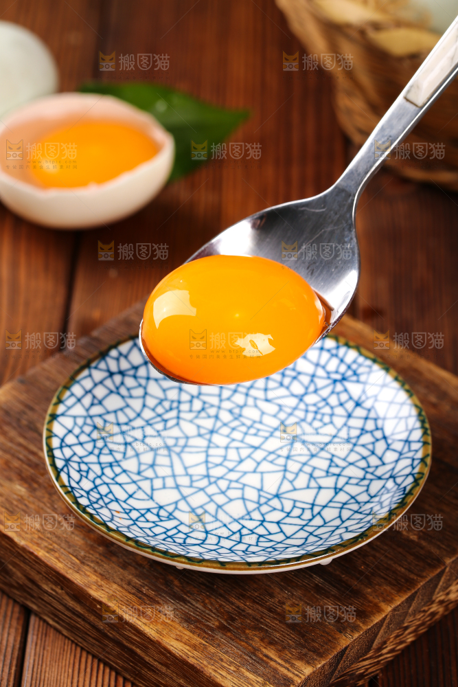 深底上的鸭蛋