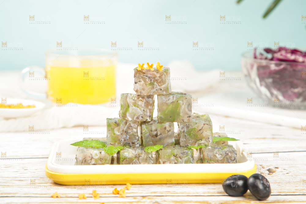 浅底上的鱼皮冻