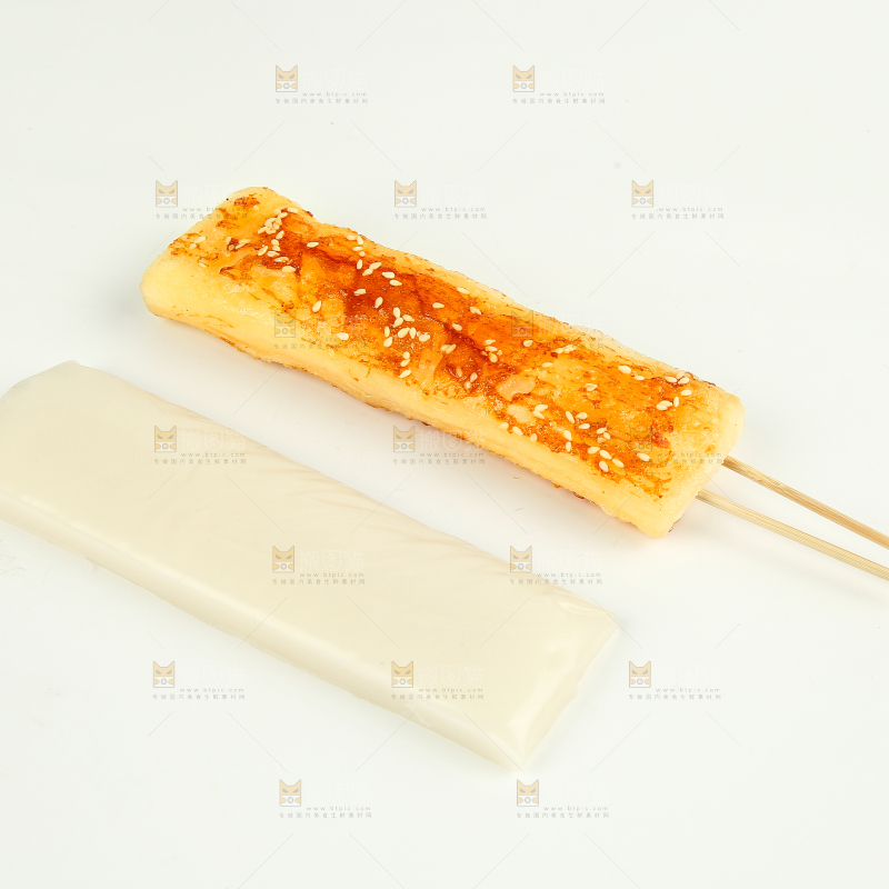 白底上的脆皮年糕