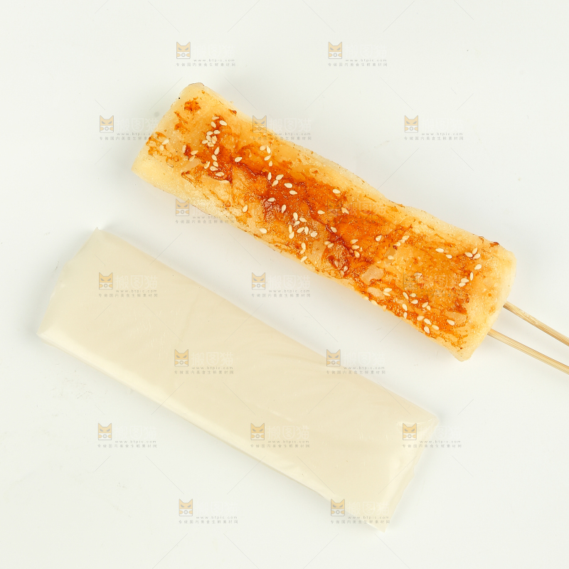 白底上的脆皮年糕