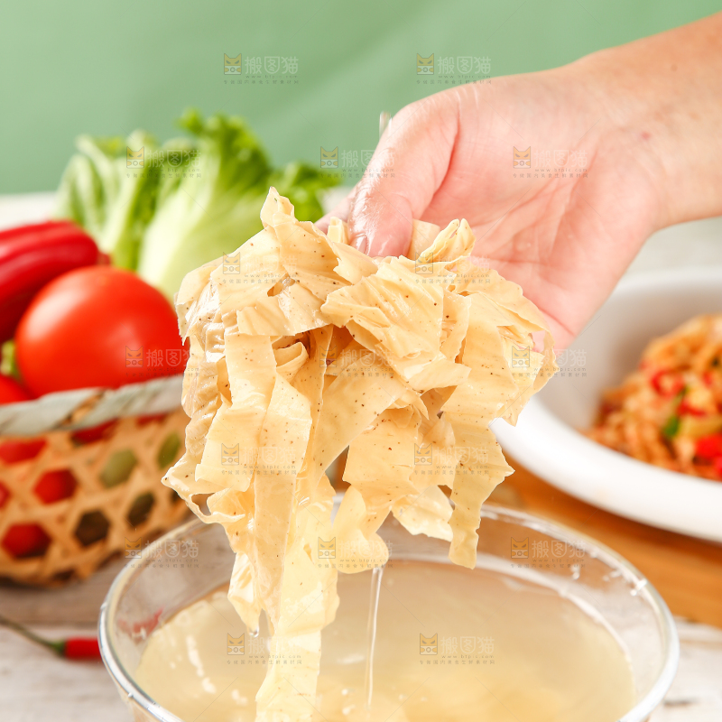 浅底上的人造肉