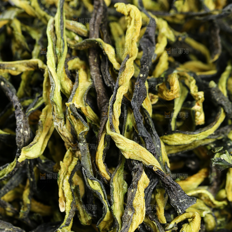 深底上的黄瓜干