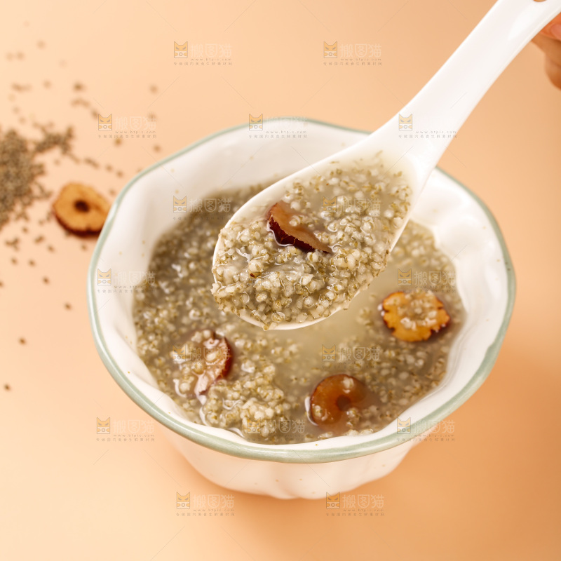 浅底上的黑小米粥