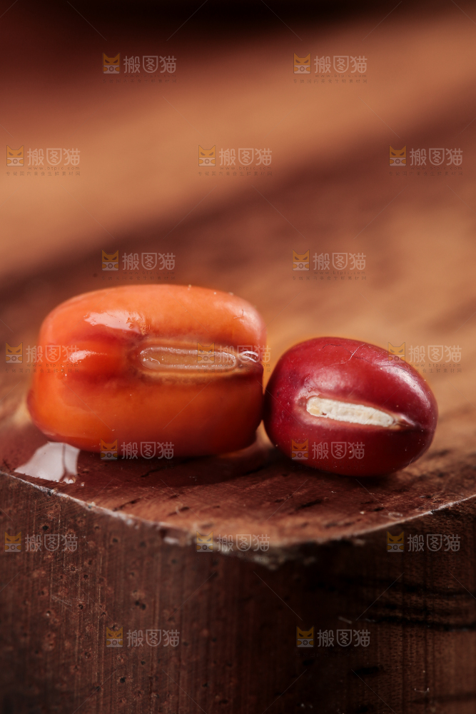木底上的红豆