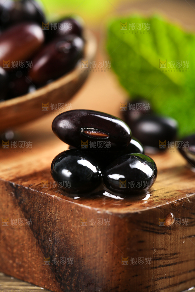 木底上的黑豆