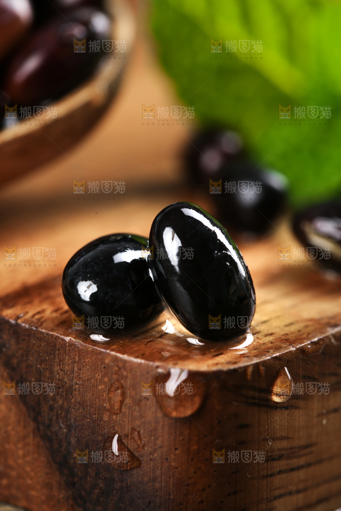 木底上的黑豆