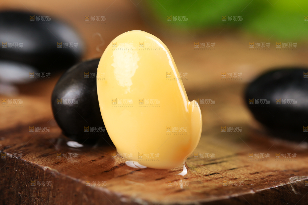 木底上的黑豆