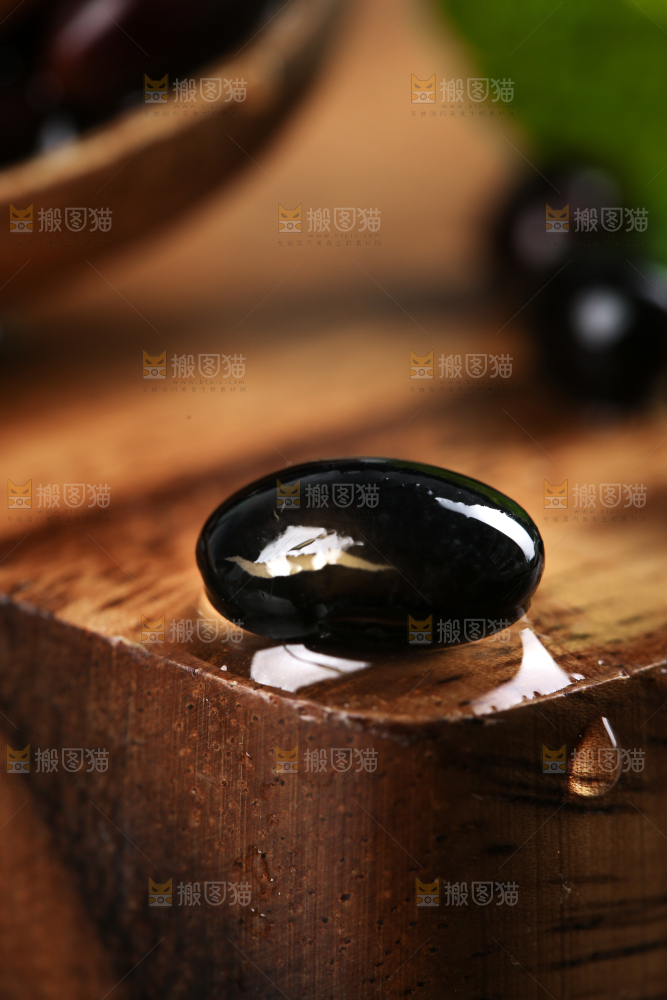 木底上的黑豆