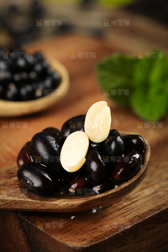 木底上的黑豆