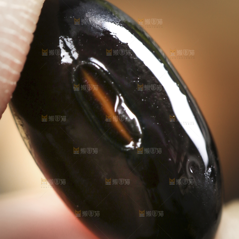 木底上的黑豆