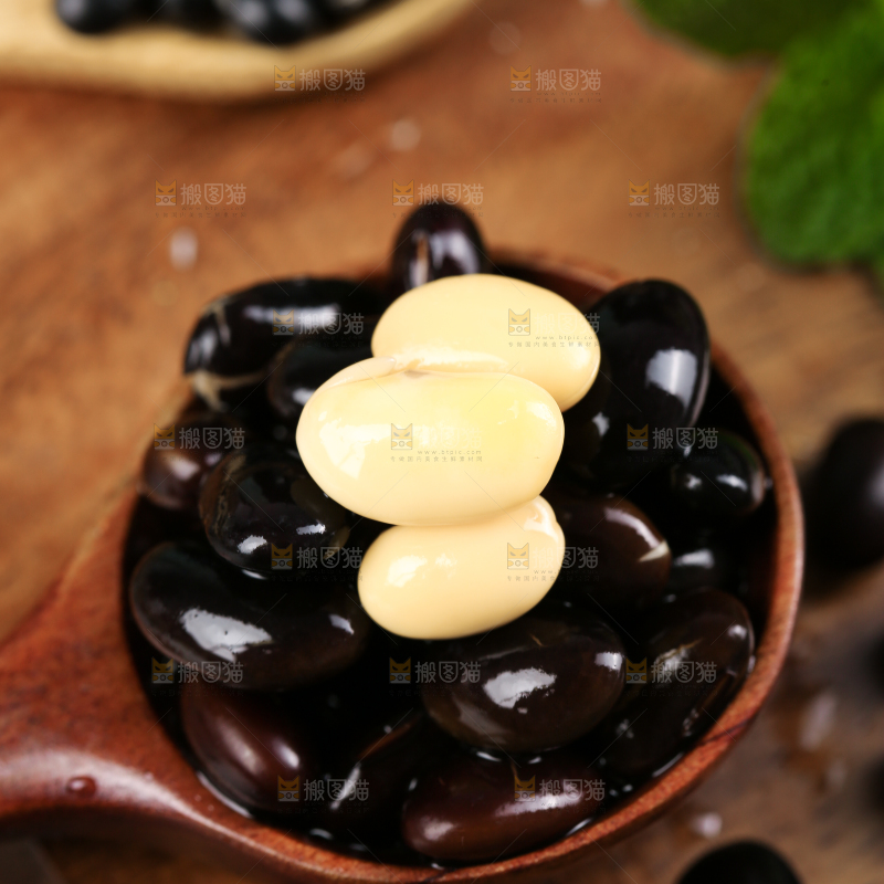 木底上的黑豆