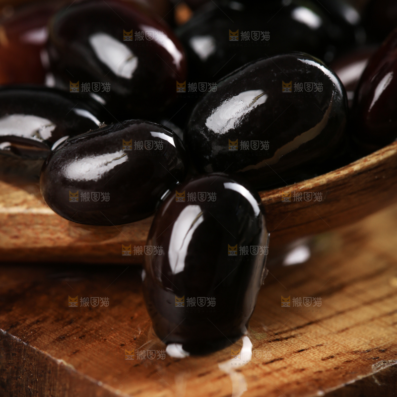 木底上的黑豆