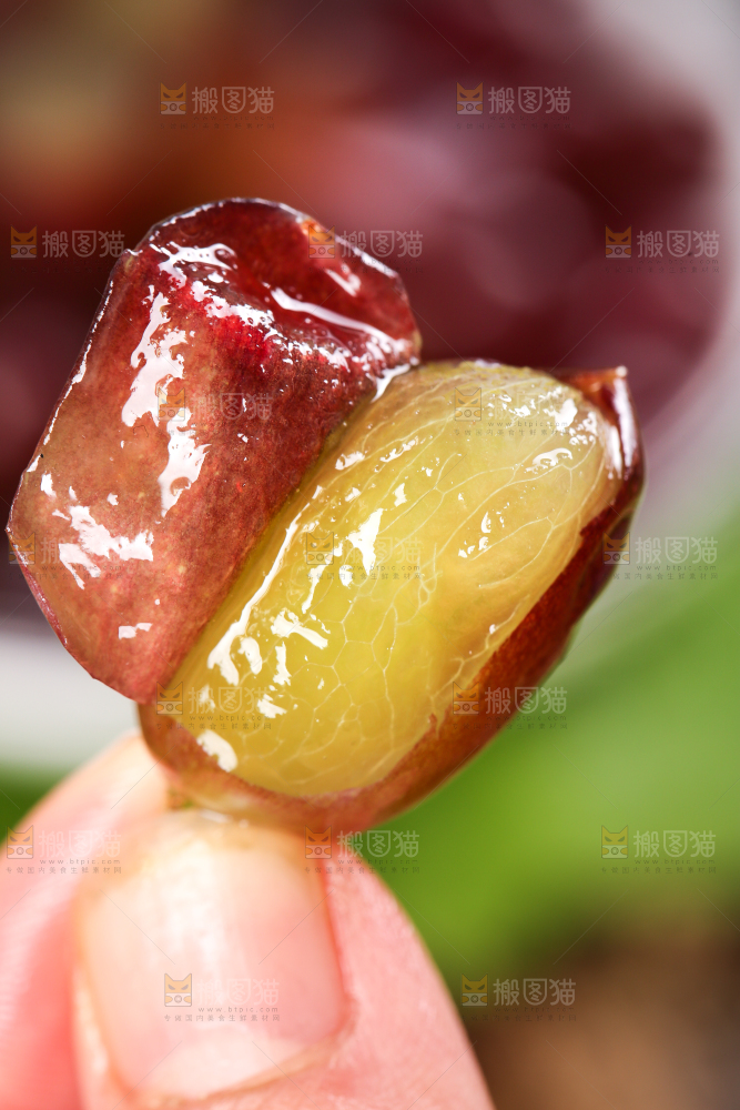 木底上的茉莉香葡萄
