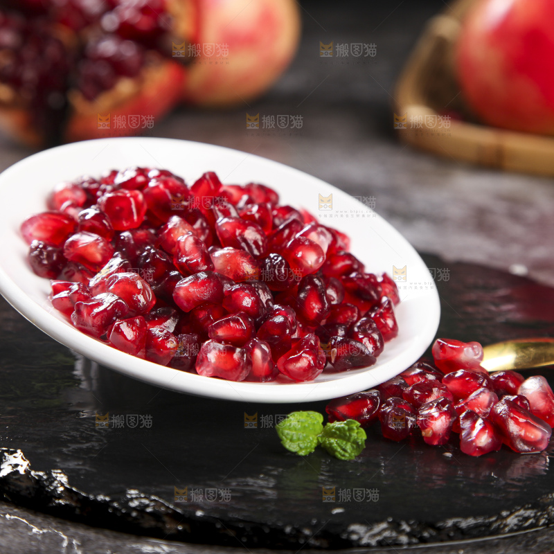 深底上的软籽石榴