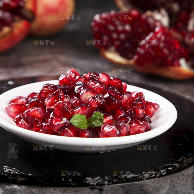 深底上的软籽石榴