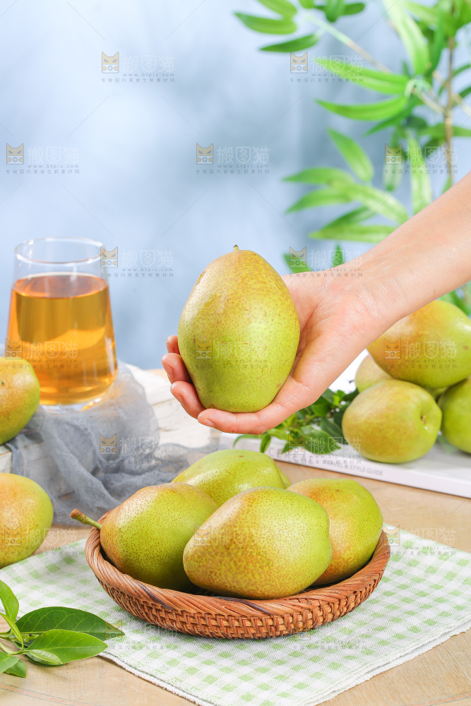 浅底上的红香酥梨