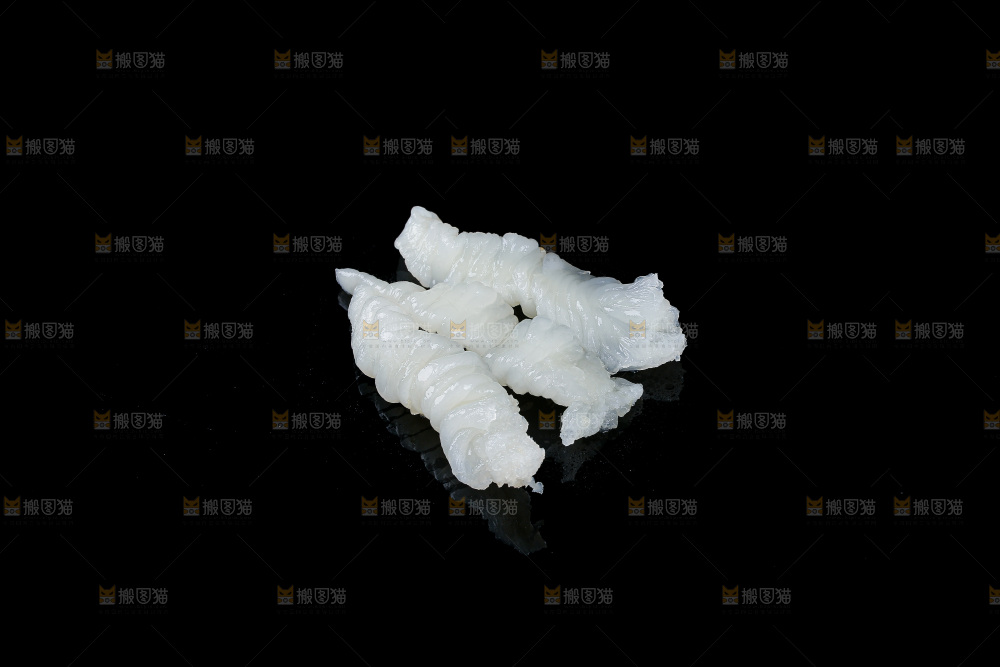 黑底上的新鲜鱼胶