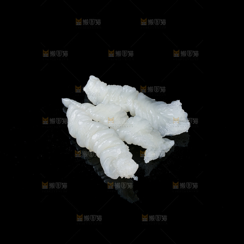黑底上的新鲜鱼胶