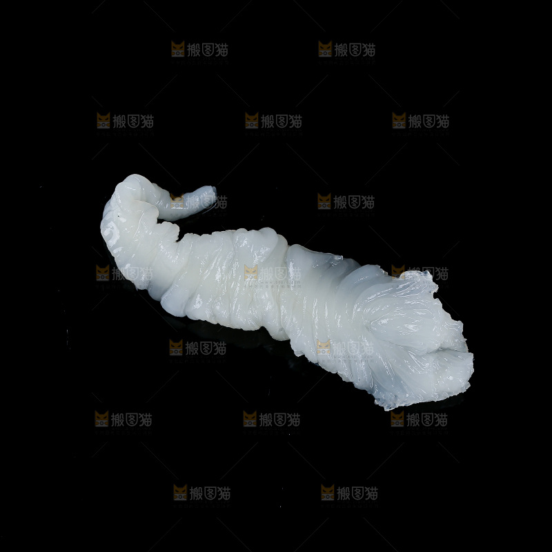黑底上的新鲜鱼胶