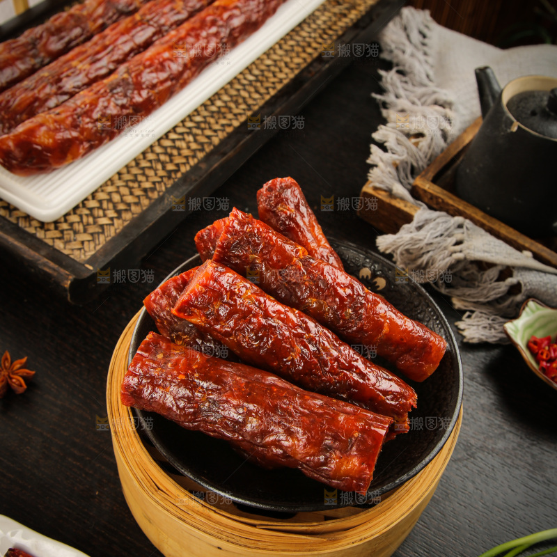 深底上的麻辣香肠