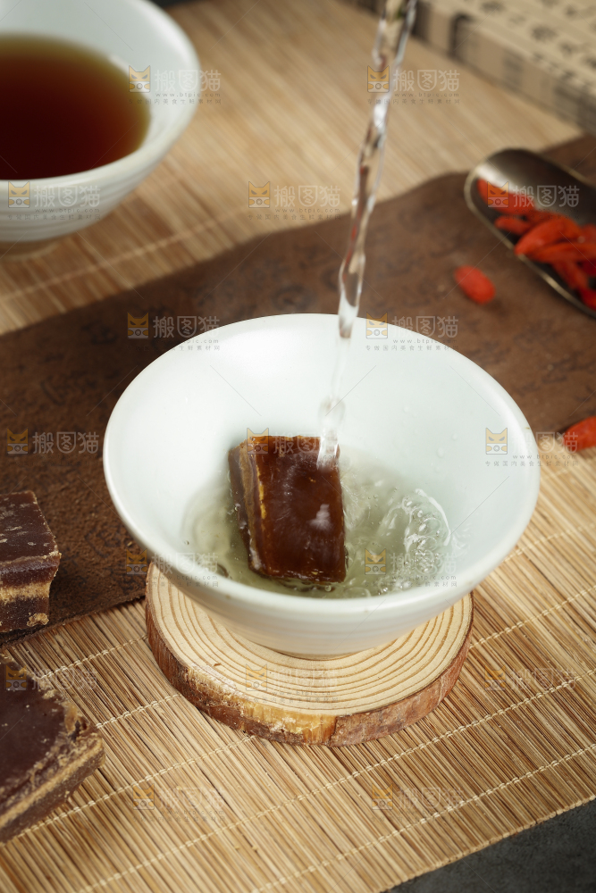 深底上的红糖姜茶