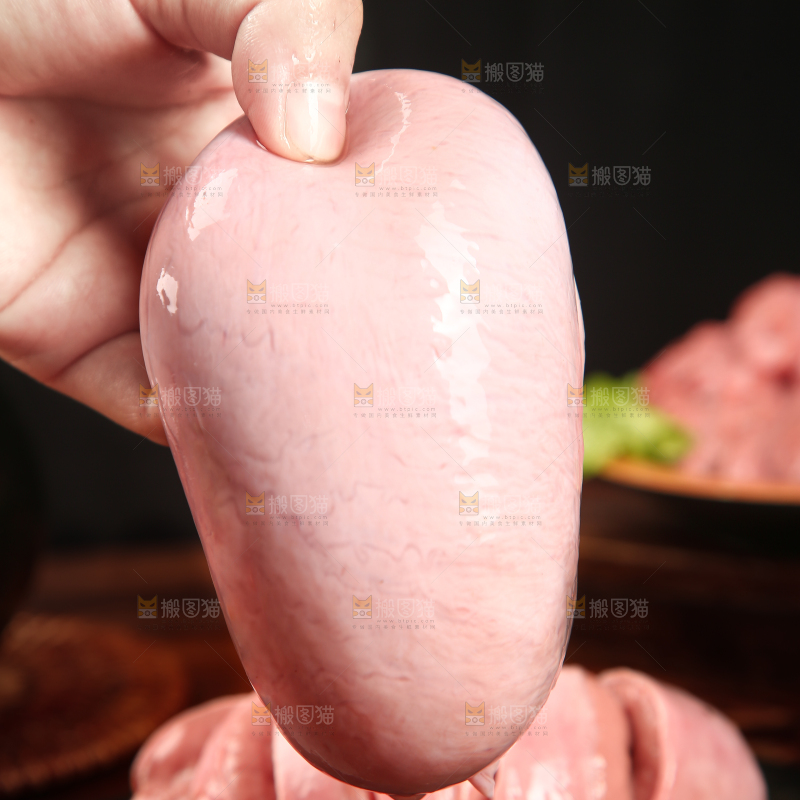 黑底上的猪腰