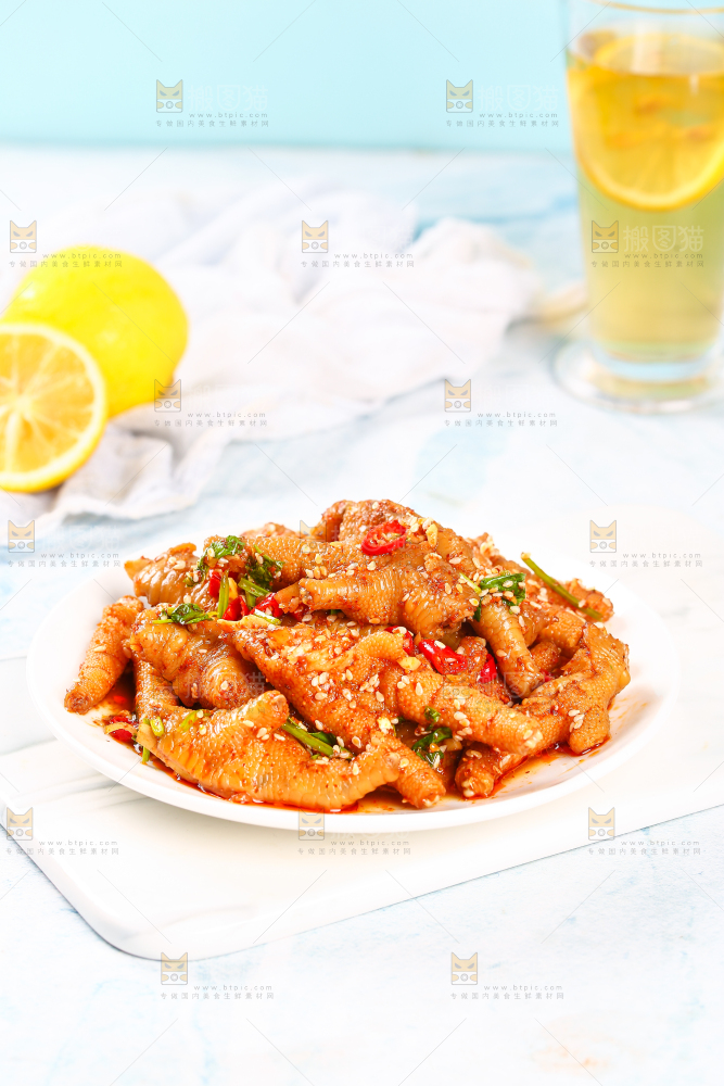 浅底上的香辣鸡爪