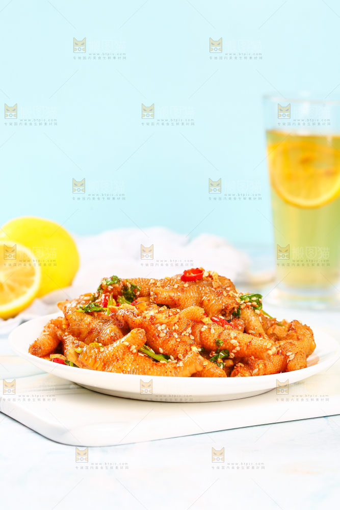 浅底上的香辣鸡爪