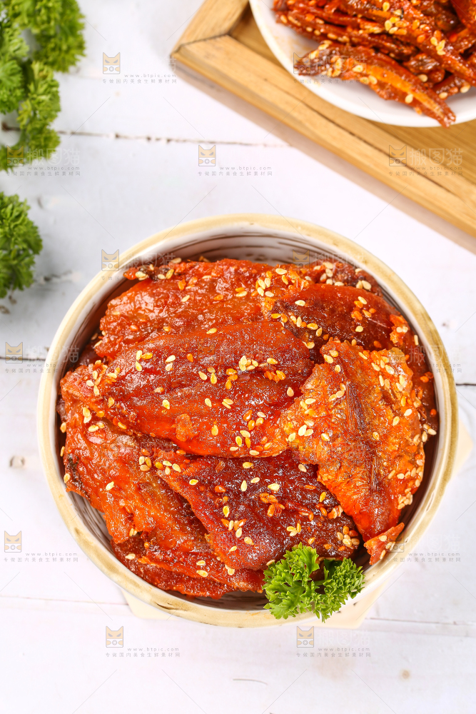 浅底上的蜜汁红娘鱼